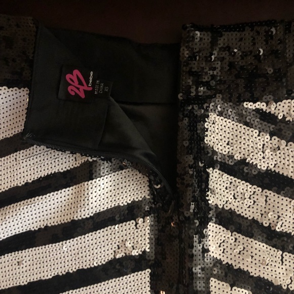 Bebe sequence mini skirt - Picture 4 of 7